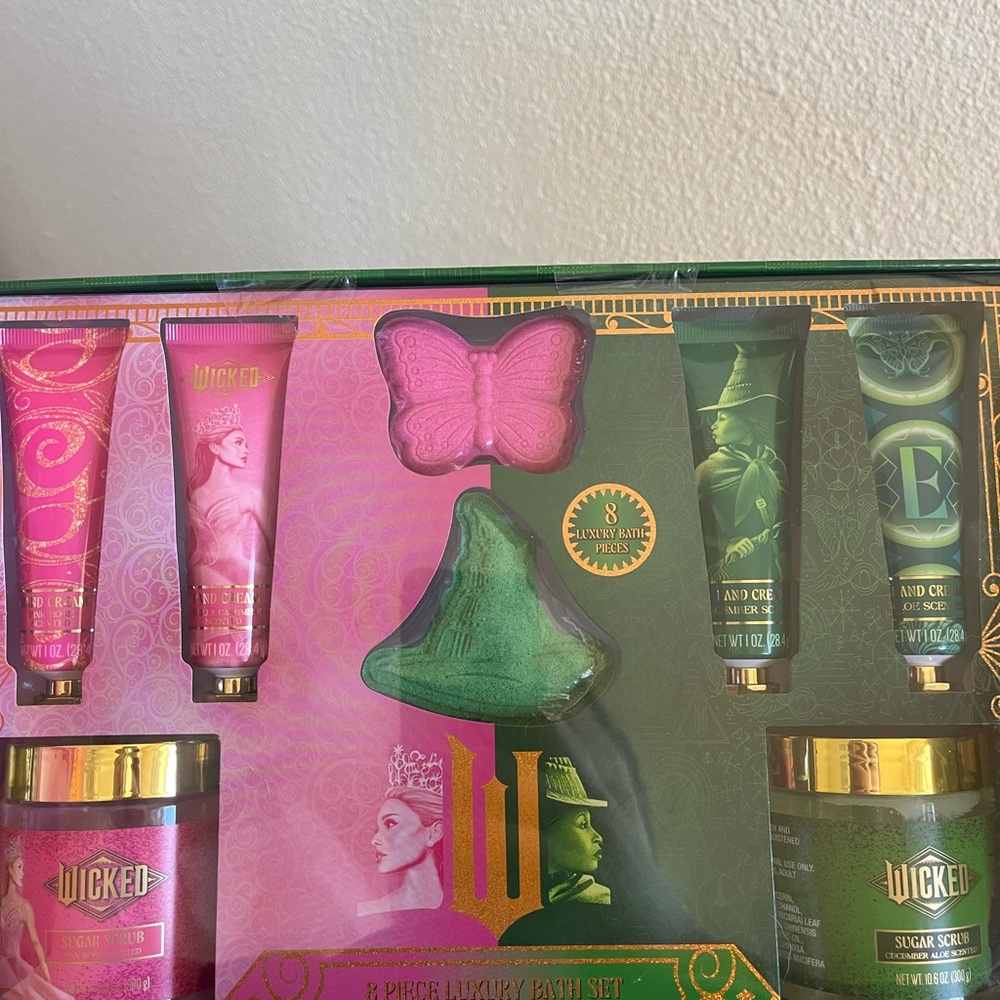 Wicked Luxury Bath Collection 8 Piece Set - Picture 2 of 5